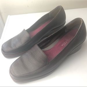 71/2 Brown Leather Upper  Wedge Loafers Aerosoles